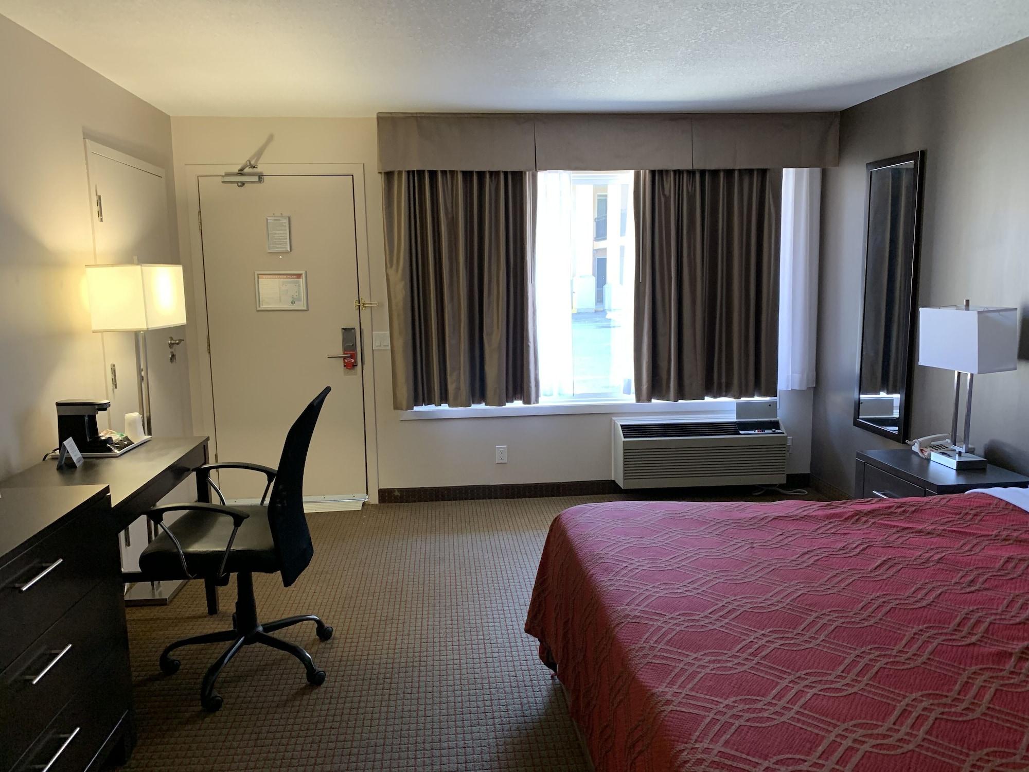 Econo Lodge Inn & Suites Lethbridge Buitenkant foto