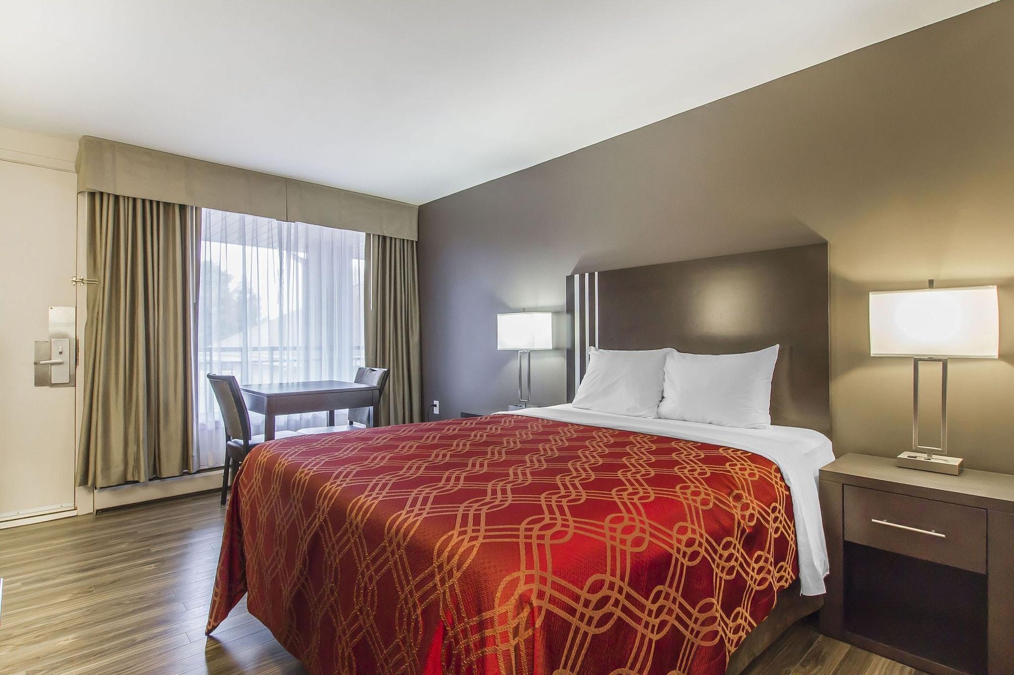 Econo Lodge Inn & Suites Lethbridge Buitenkant foto