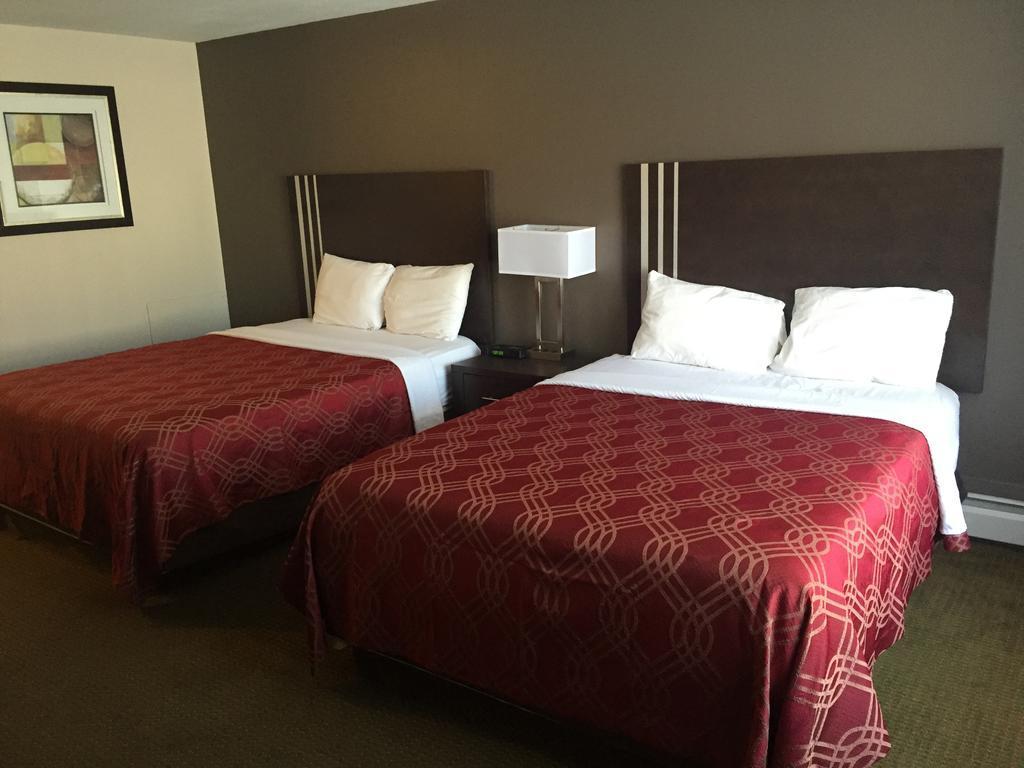 Econo Lodge Inn & Suites Lethbridge Buitenkant foto