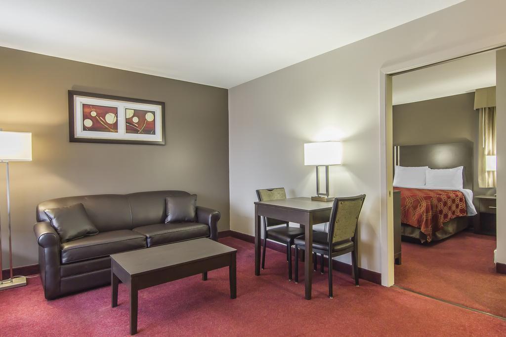 Econo Lodge Inn & Suites Lethbridge Buitenkant foto