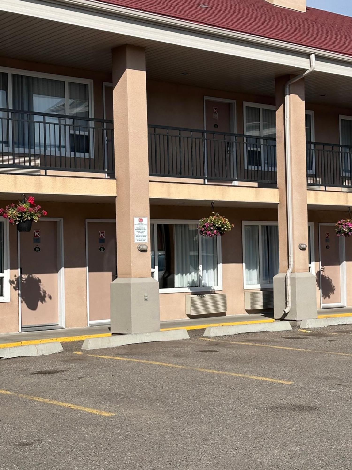 Econo Lodge Inn & Suites Lethbridge Buitenkant foto