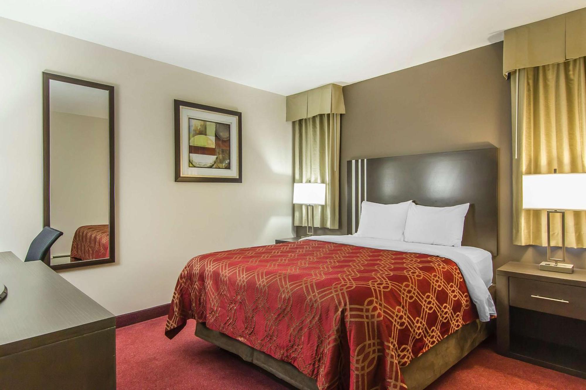 Econo Lodge Inn & Suites Lethbridge Buitenkant foto