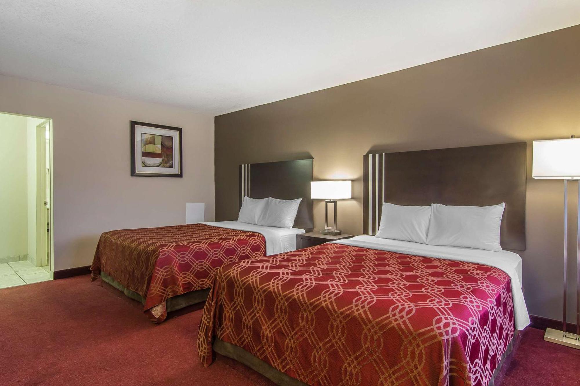 Econo Lodge Inn & Suites Lethbridge Buitenkant foto