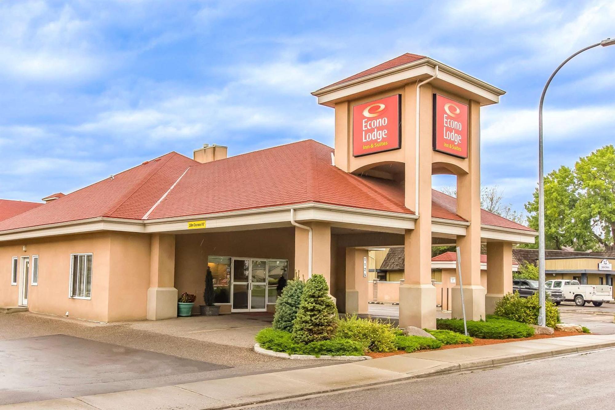 Econo Lodge Inn & Suites Lethbridge Buitenkant foto