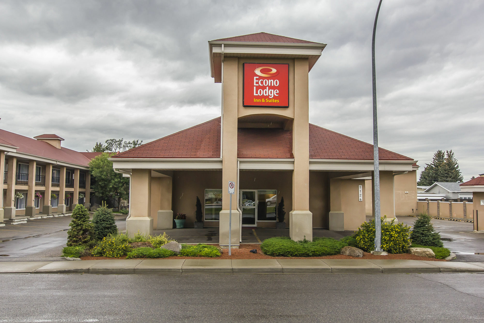 Econo Lodge Inn & Suites Lethbridge Buitenkant foto